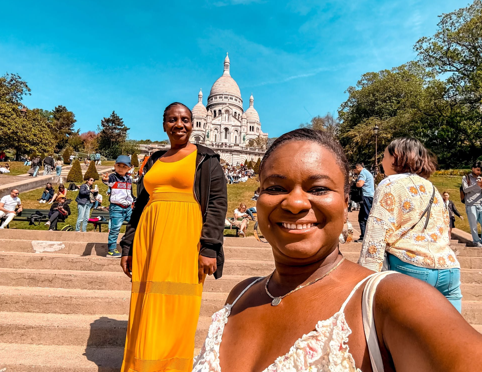 Paris Travel Guide (14).png